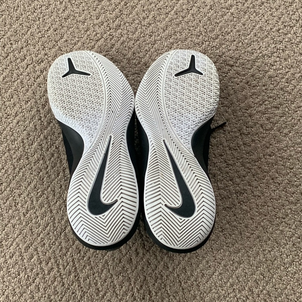 Nike Air Versitile II Basketball Shoes - Picture 4 of 4